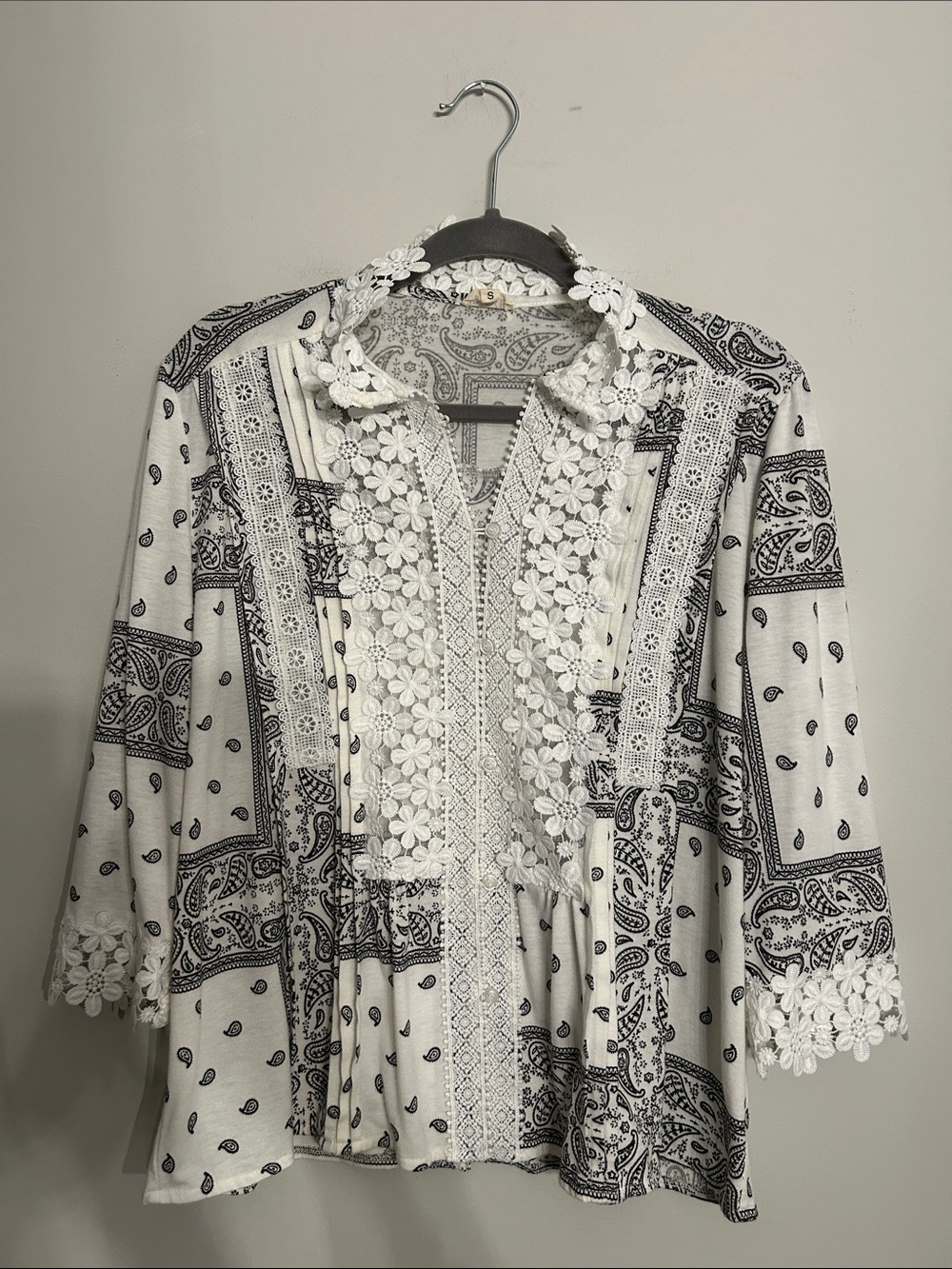 POL White and Black Paisley Lace-Trim Blouse